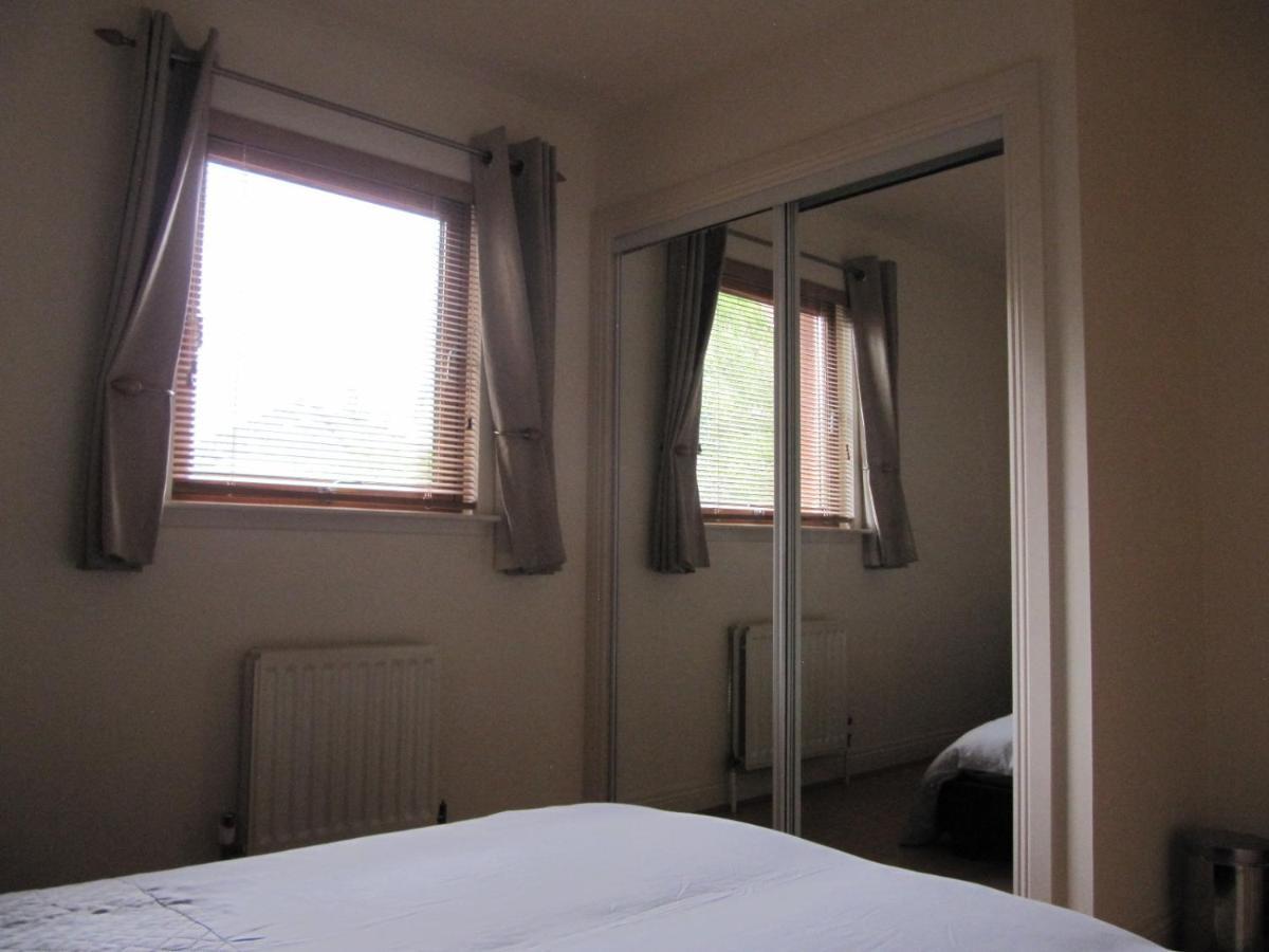 Cozy Off Road 2 Bedroom Cottage Apartment With Free Wi-Fi And Private Parking Glasgow Eksteriør bilde