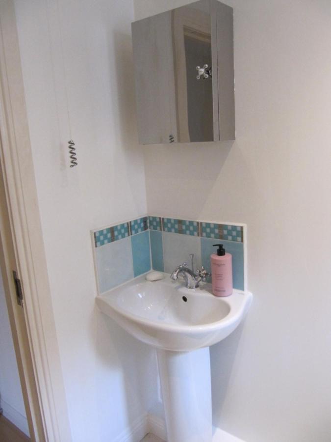 Cozy Off Road 2 Bedroom Cottage Apartment With Free Wi-Fi And Private Parking Glasgow Eksteriør bilde