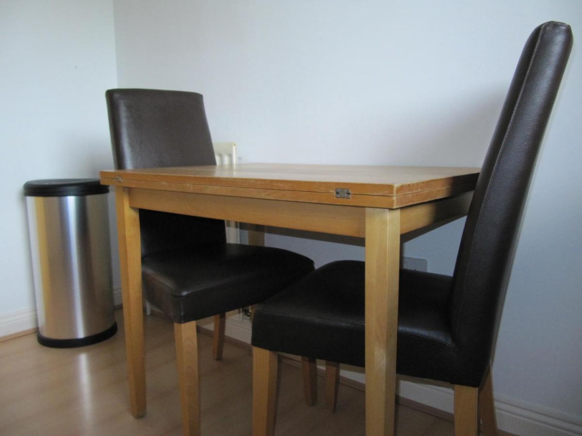 Cozy Off Road 2 Bedroom Cottage Apartment With Free Wi-Fi And Private Parking Glasgow Eksteriør bilde