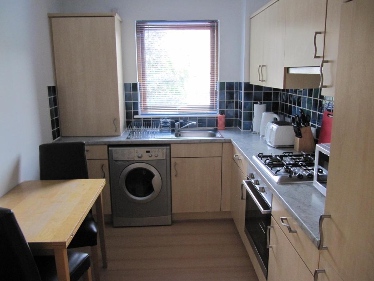 Cozy Off Road 2 Bedroom Cottage Apartment With Free Wi-Fi And Private Parking Glasgow Eksteriør bilde