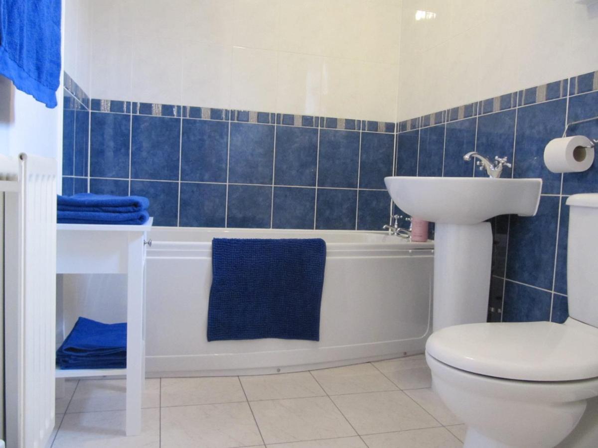 Cozy Off Road 2 Bedroom Cottage Apartment With Free Wi-Fi And Private Parking Glasgow Eksteriør bilde