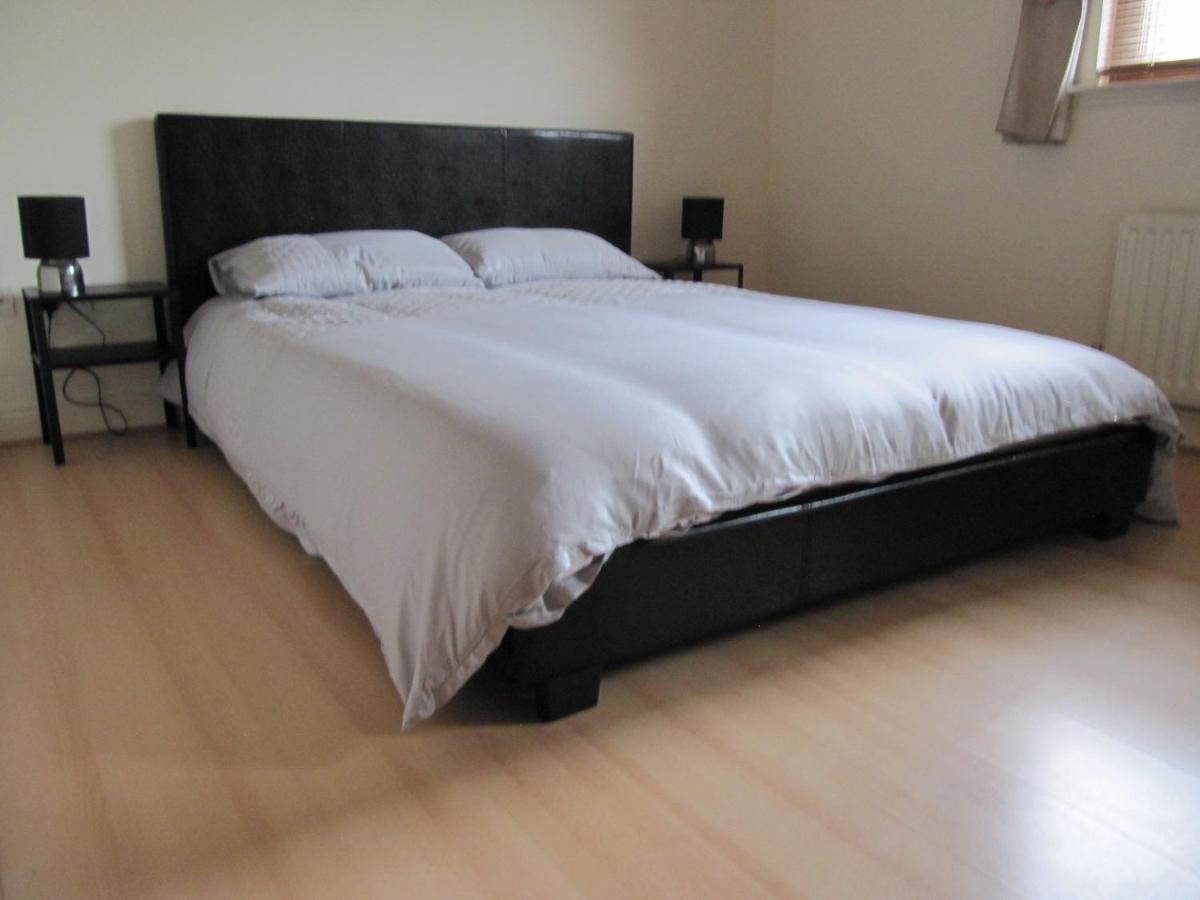 Cozy Off Road 2 Bedroom Cottage Apartment With Free Wi-Fi And Private Parking Glasgow Eksteriør bilde